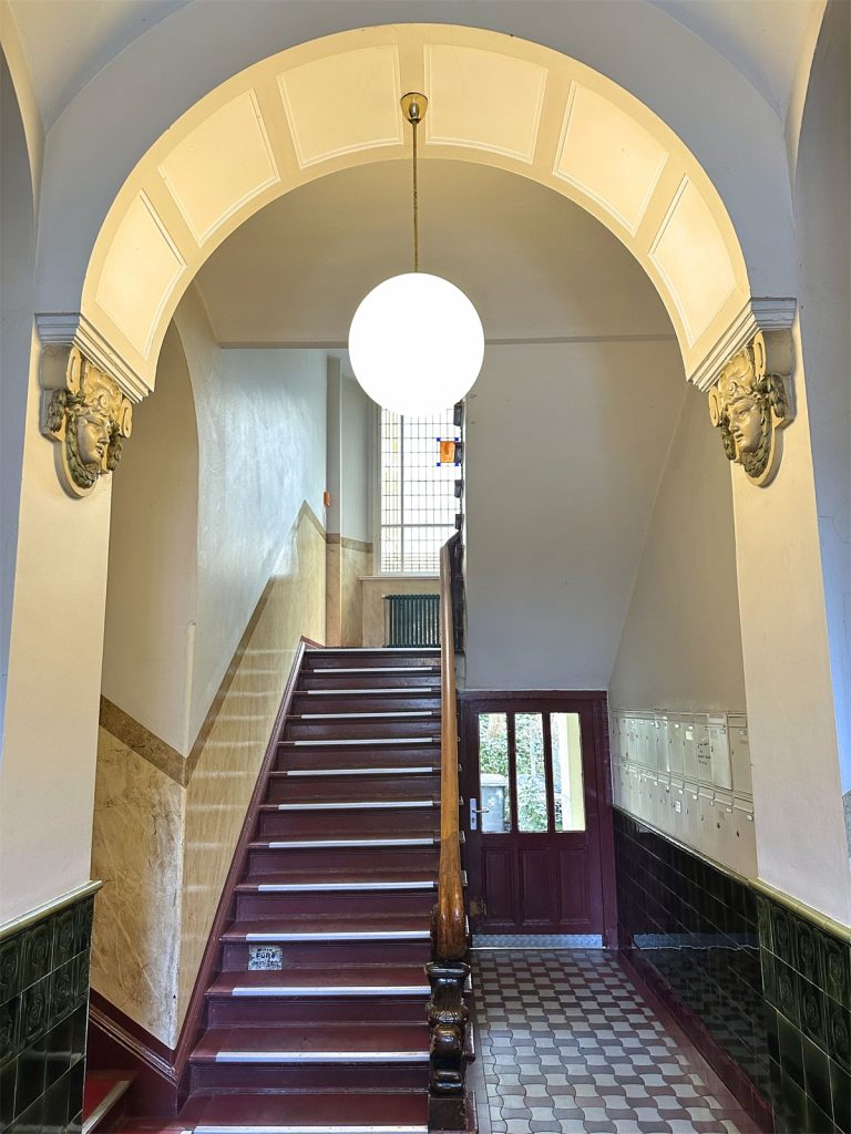 Treppenhaus vorne